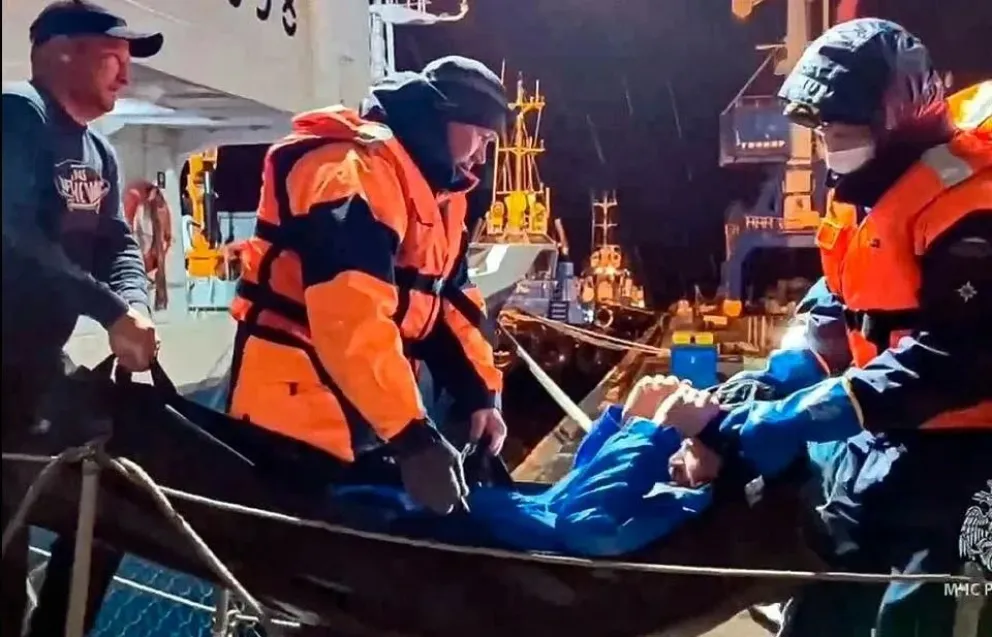 Milagro de supervivencia: tras dos meses a la deriva apareció “Ángel”