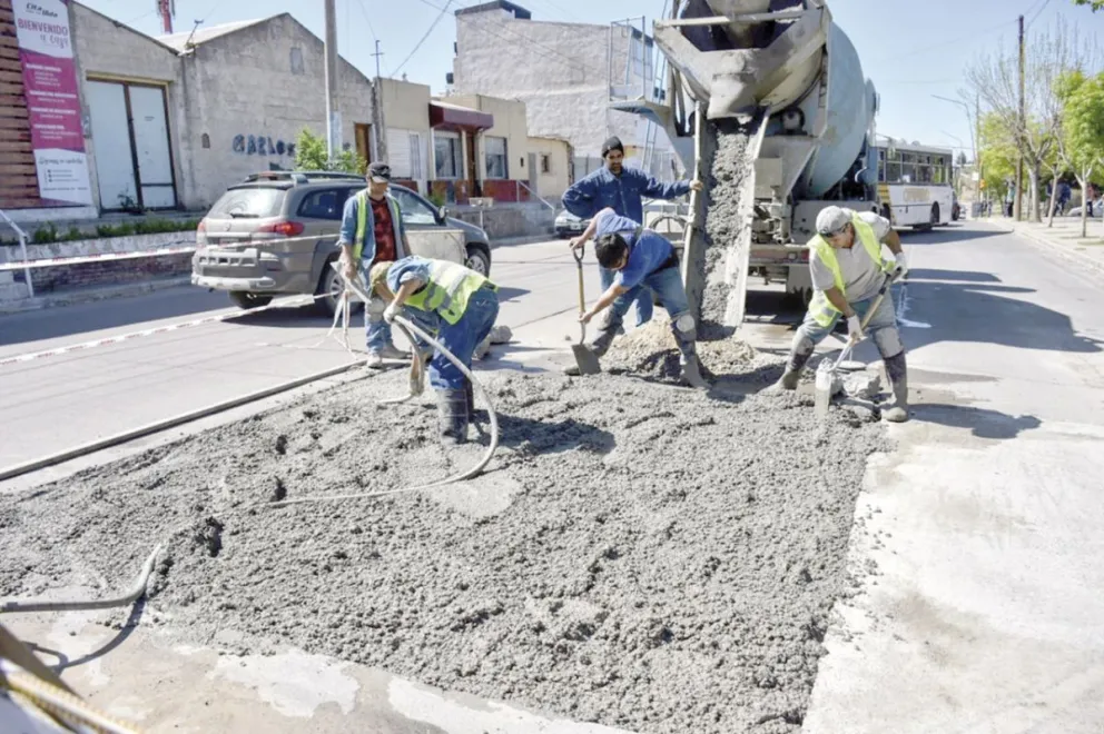 Después de años de destrucción, comienzan obras para reconstruir Trelew y sus calles