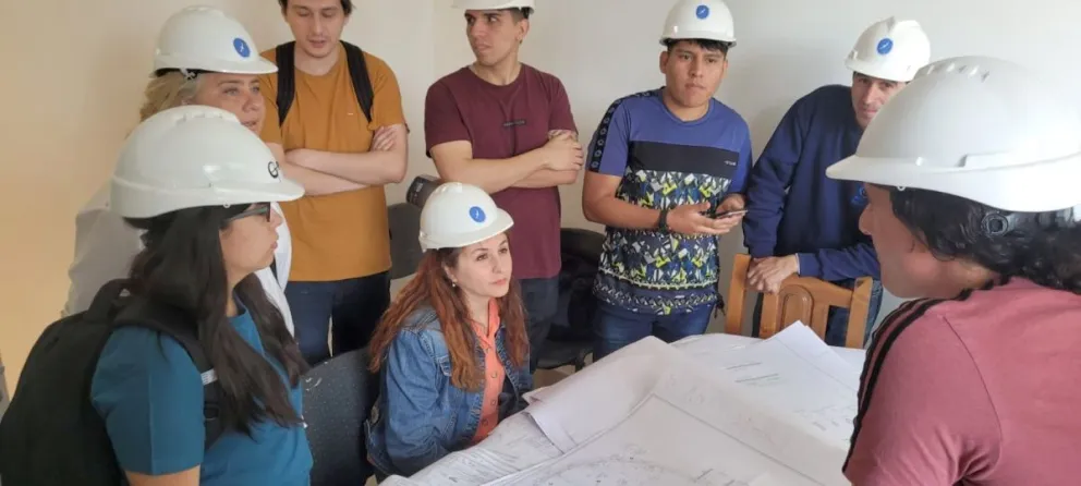 Alumnos de Ingeniería Civil recorrieron la sede central de Seros que Provincia construye en Comodoro Rivadavia