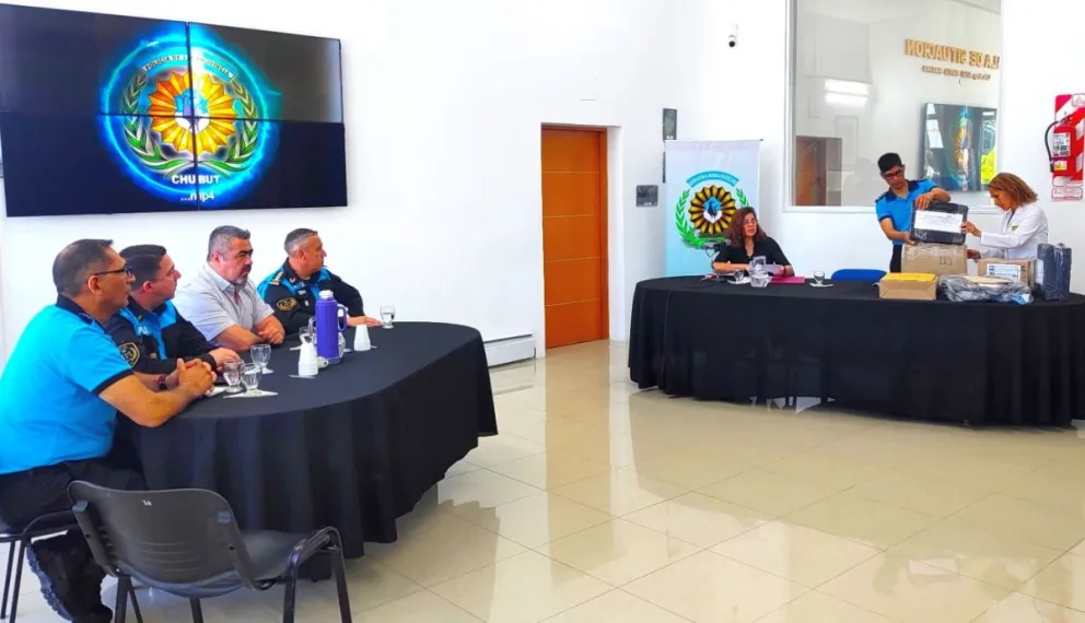 Provincia equipará con 6.000 uniformes completos a la Policía del Chubut