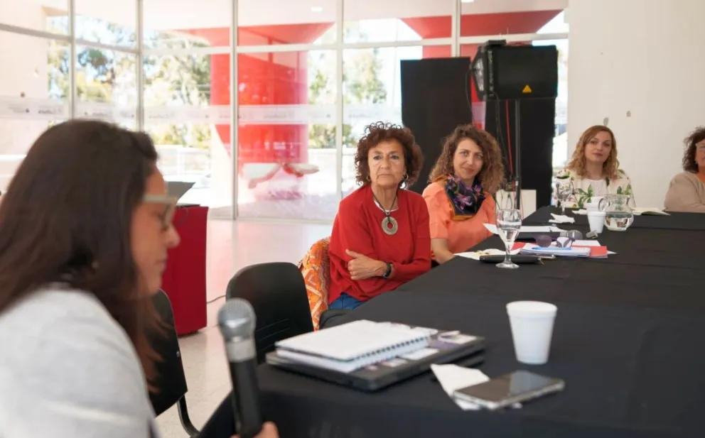 Charla dirigida a mujeres: “El desafío de los cuidados en la escala local” en Comodoro Rivadavia