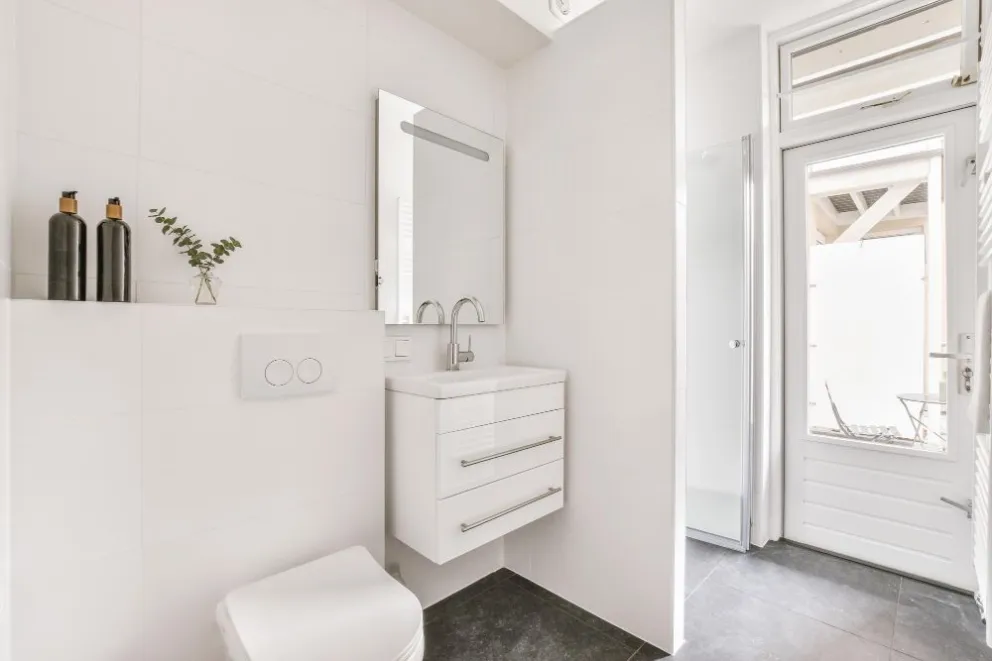 Cómo decorar tu baño con pequeños cambios y accesorios prácticos