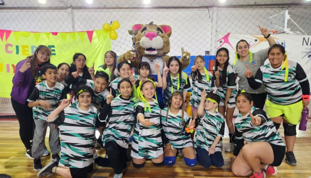 El mini vóley se reúne en el gimnasio de CAI