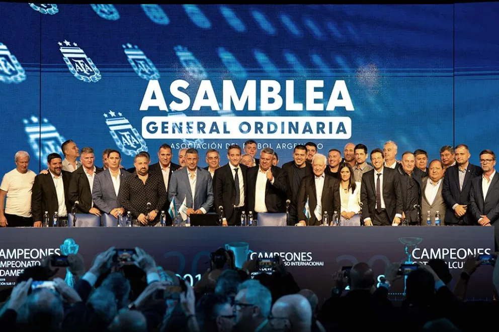 La AFA desafía al Gobierno: aprobó la reelección de “Chiqui” Tapia hasta 2028 y eliminó los descensos de la Liga Profesional