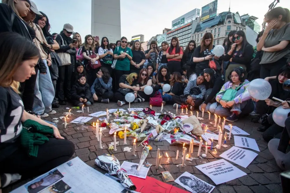 Los seguidores de Liam Payne se reunieron para homenajearlo en el Obelisco