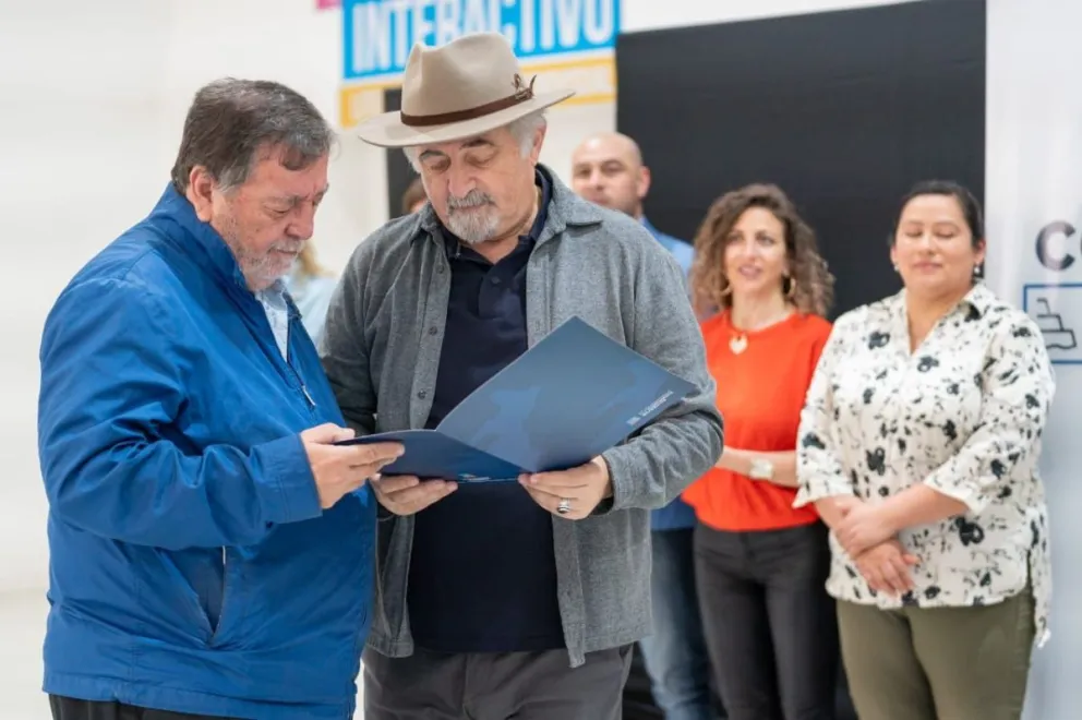 “Ustedes son quienes hacen posible que esta ciudad crezca ordenada” dijo el intendente al entregar títulos de propiedad