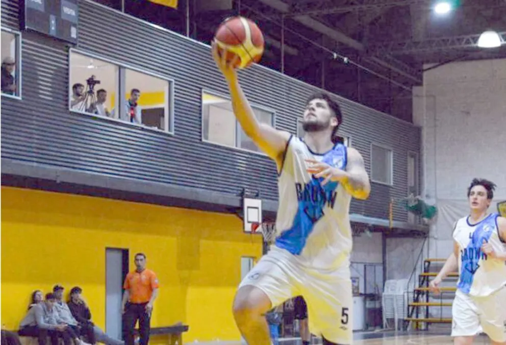 Brown recibe al puntero Mosconi y Náutico juega en Gallegos