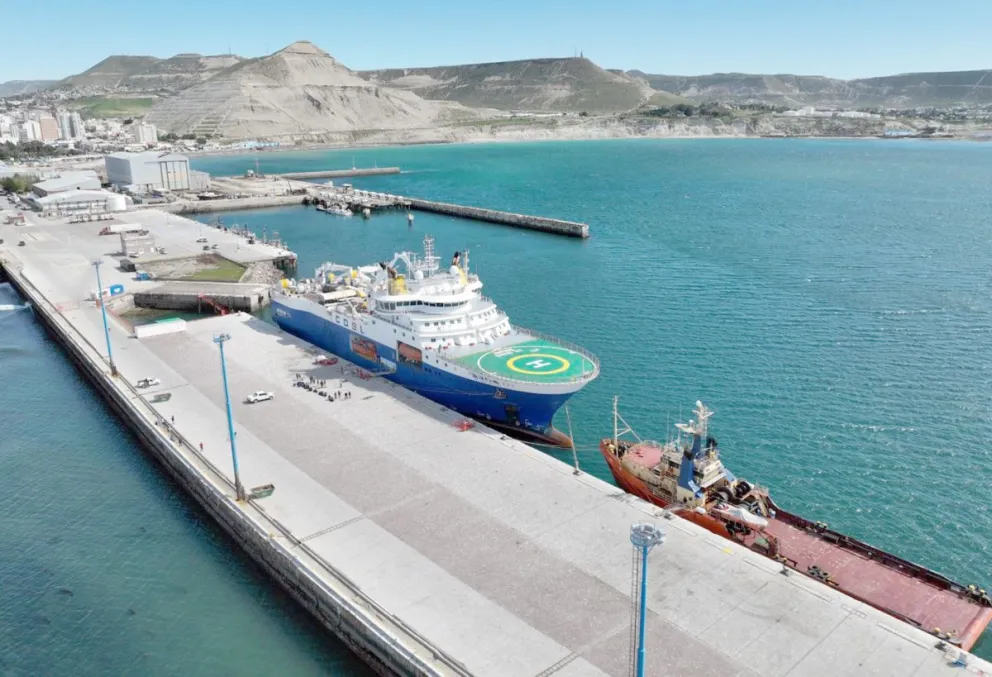 Buque sismográfico y el remolcador “Atlantic Dama”  cumplieron escala operativa en el Puerto de Comodoro