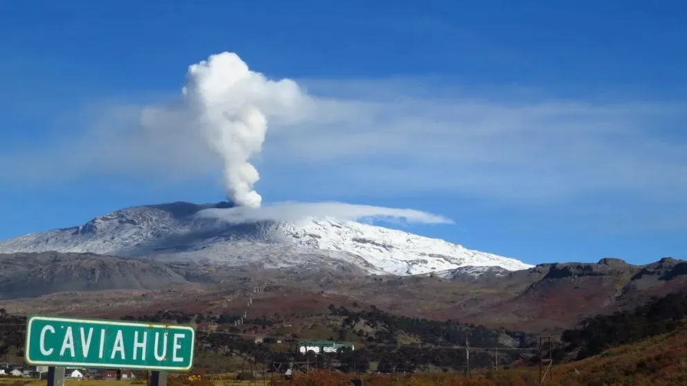 Preocupación y seguimiento por actividad de dos volcanes regionales
