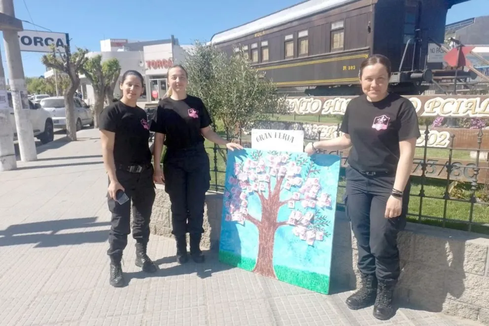 Bomberos de Puerto Deseado se unen a la campaña de concientización en la lucha contra el cáncer de mama
