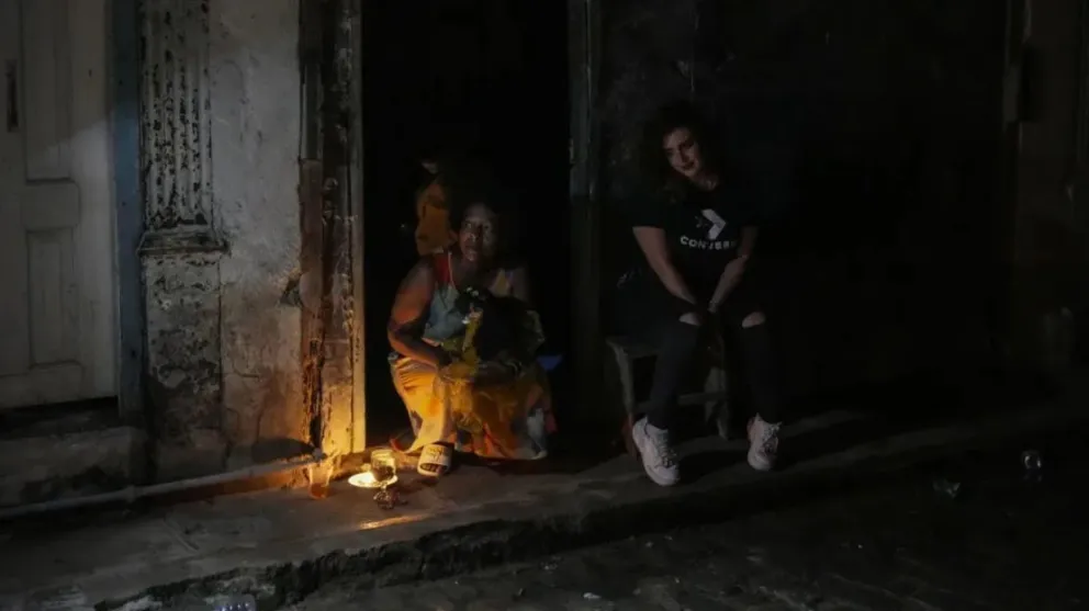 El huracán Oscar ha tocado tierra en el este Cuba y millones de personas están sin electricidad en la isla