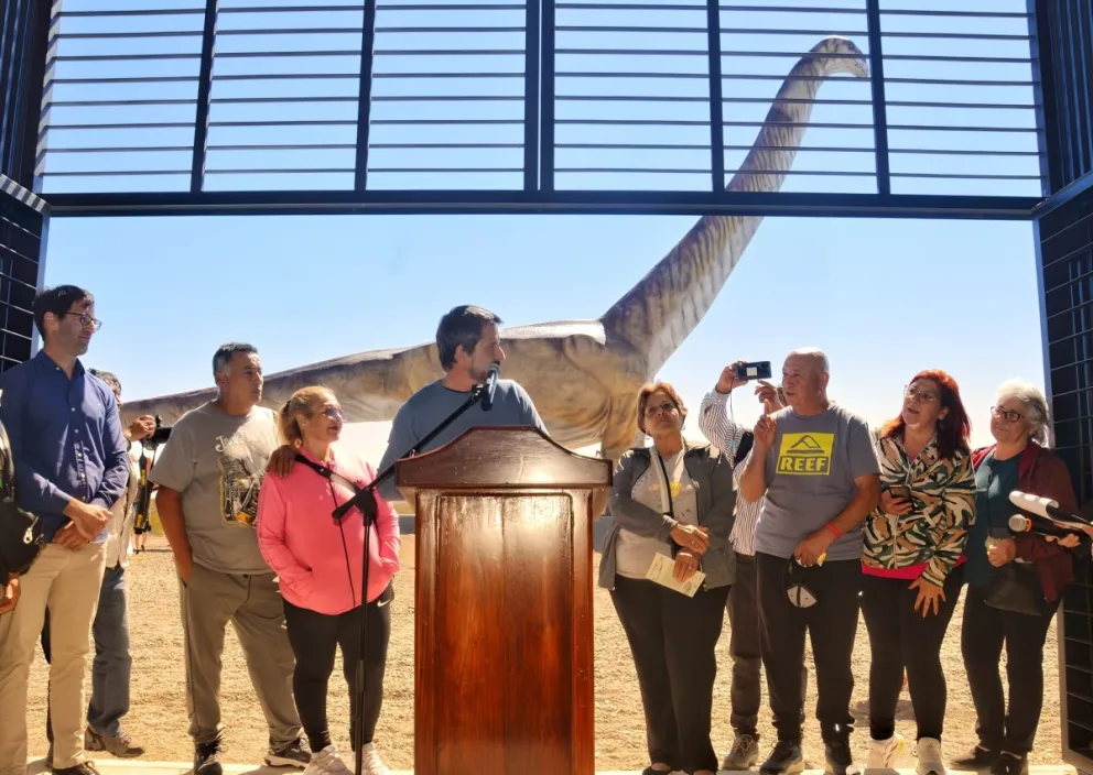 Merino inauguró el Centro de Visitantes del Patagotitan Mayorum en Trelew