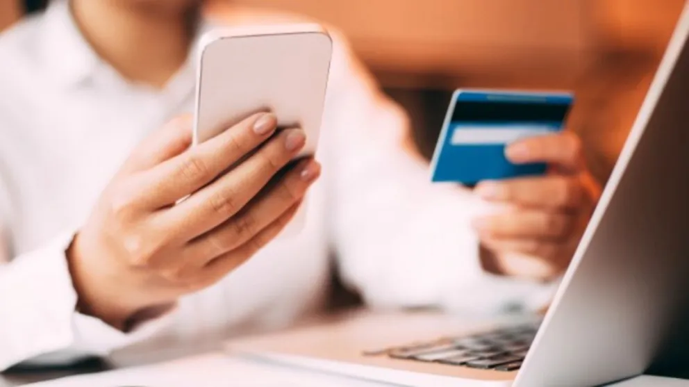 Alerta: Los peligros ocultos de la publicidad online para los compradores compulsivos