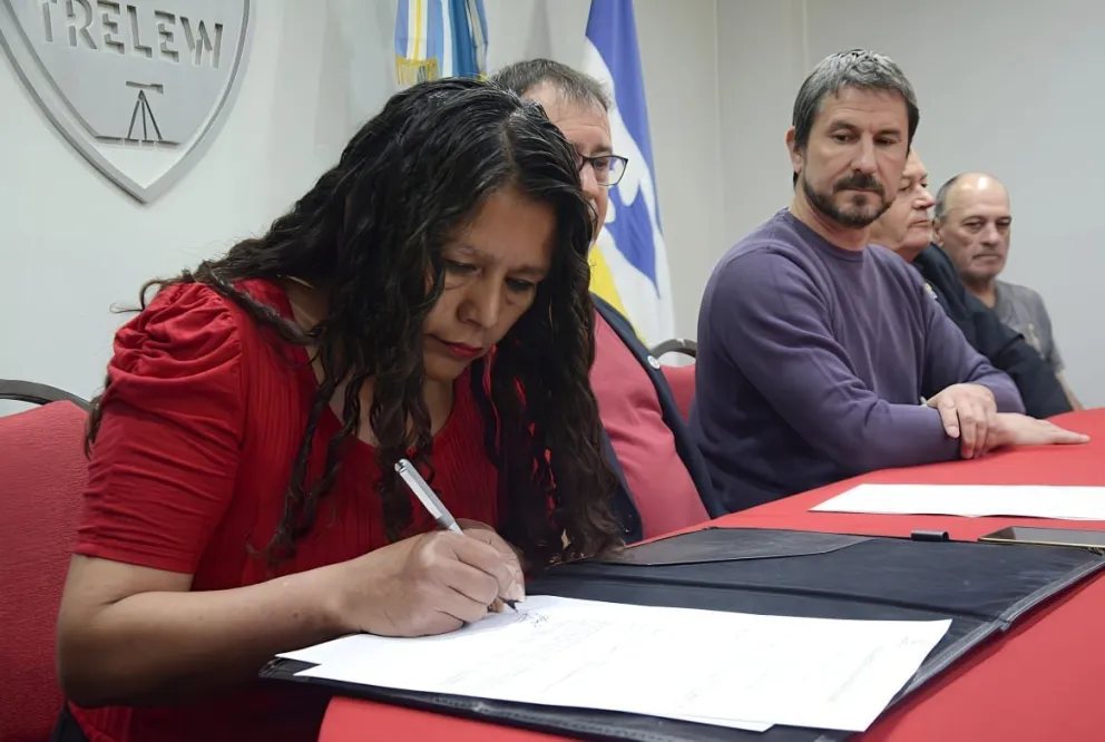 La obra pública vuelve a tomar ritmo en Trelew: se licitó la pavimentación de calles de otros seis barrios