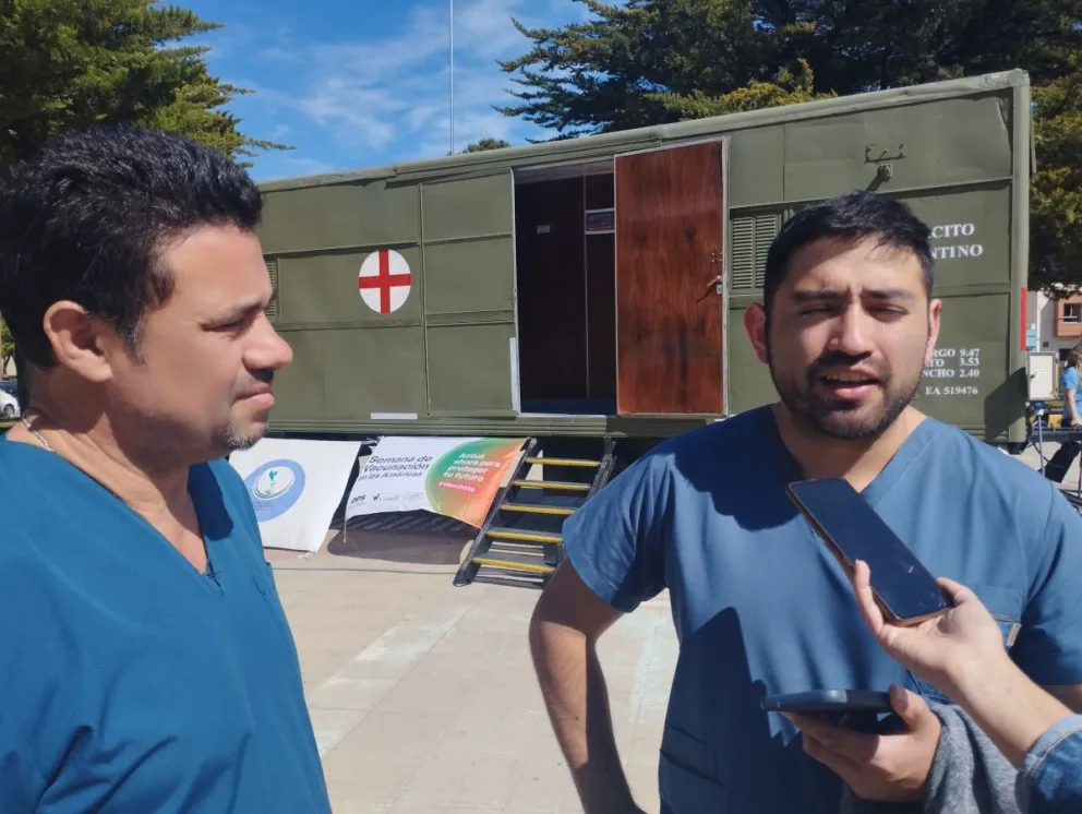 Campaña de vacunación contra la Poliomielitis: esta semana permanece un tráiler de vacunación en la plaza San Martín