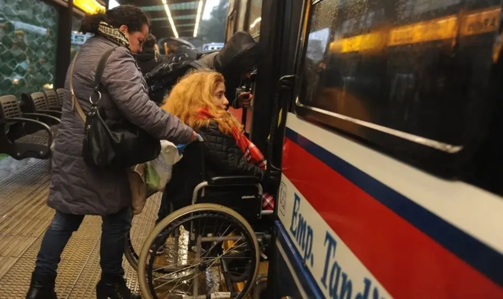 Desregulación del transporte: empresas no entregan más pasajes gratuitos a personas con discapacidad