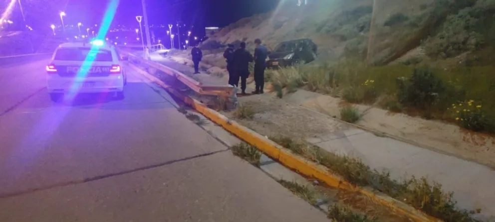 Despistó en la ruta y terminó semi inconsciente en un desagüe pluvial