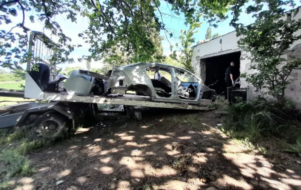 Encontraron desguazado en una chacra de  Gaiman un auto que había sido robado en Trelew