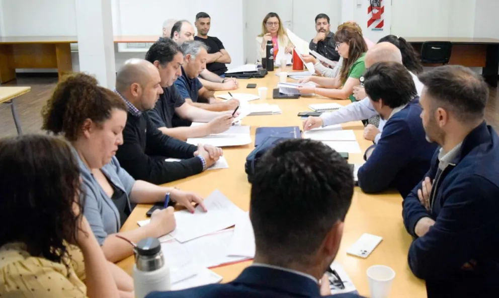 Luz y agua: Se evalúa un proyecto de  modificación del cuadro tarifario de la SCPL