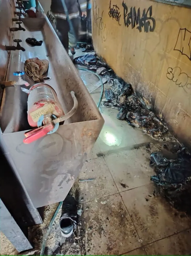 Explotó una bomba molotov en el liceo INBA de Santiago deja 35 estudiantes heridos