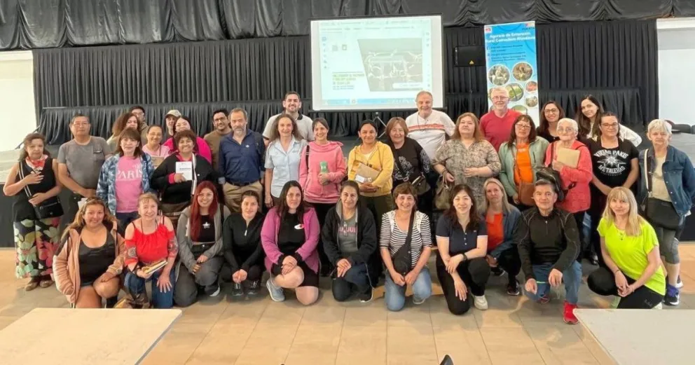 Urbana e Inta realizaron un Taller de Siembra en el Centro Cultural de Comodoro Rivadavia