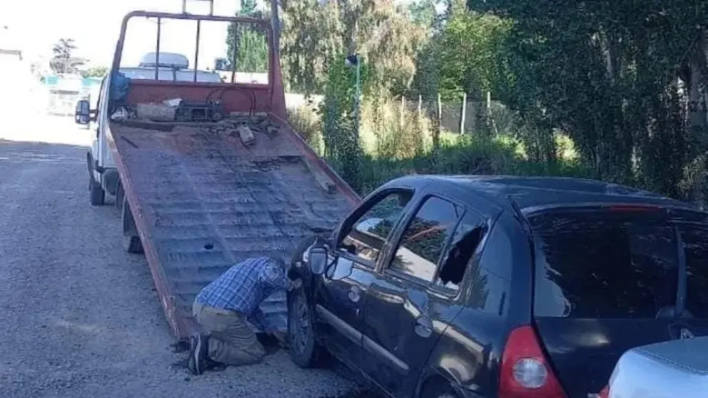 Fatal accidente con un conductor muerto al caer a un desagüe