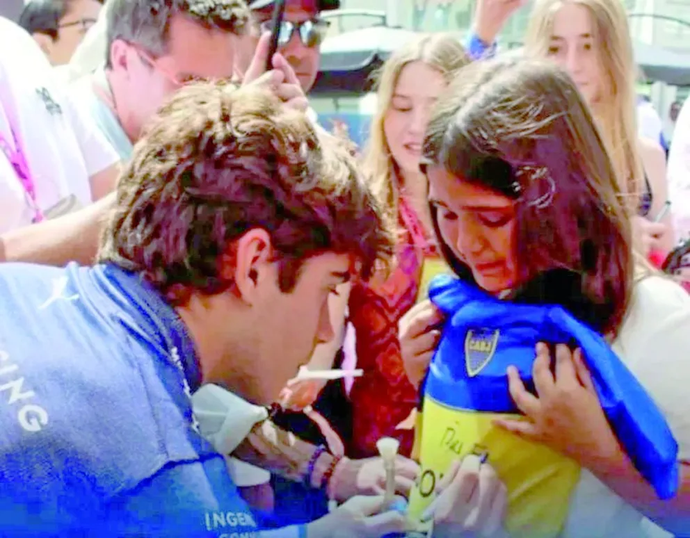 El gran gesto que tuvo Colapinto con una hincha de Boca