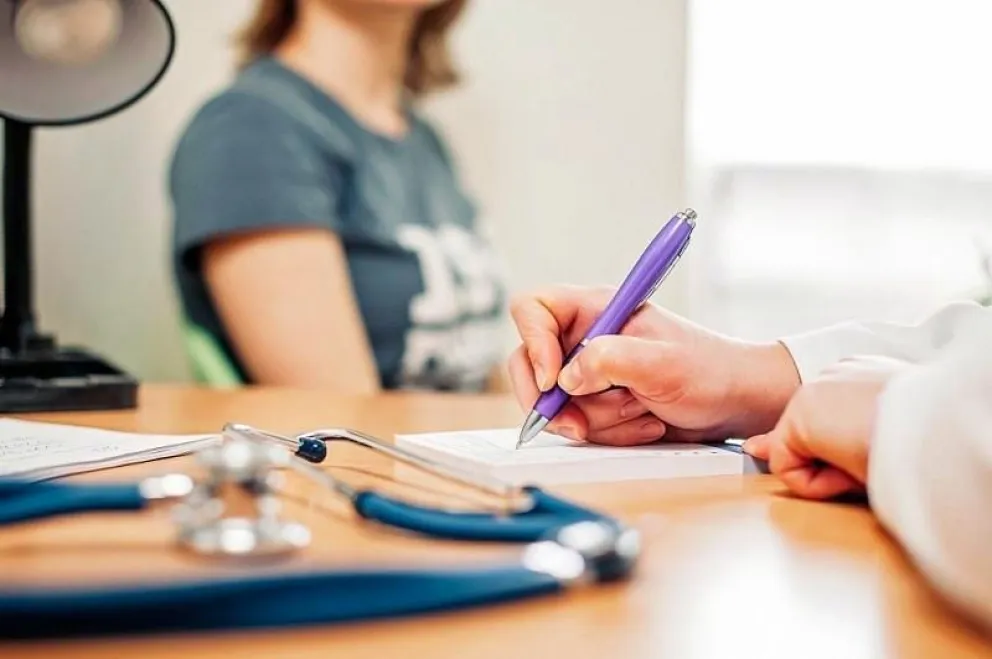 Prepagas y obras sociales: cambios para monotributistas, restricciones y planes