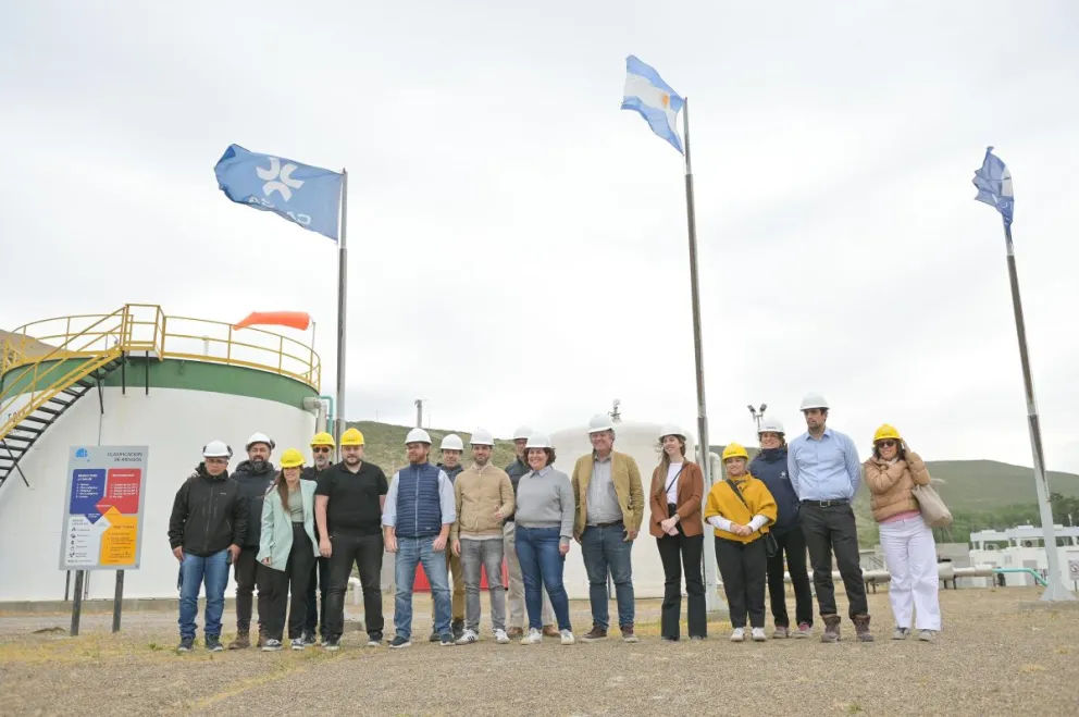 Torres visitó junto a legisladores nacionales la planta de hidrógeno verde de Hychico
