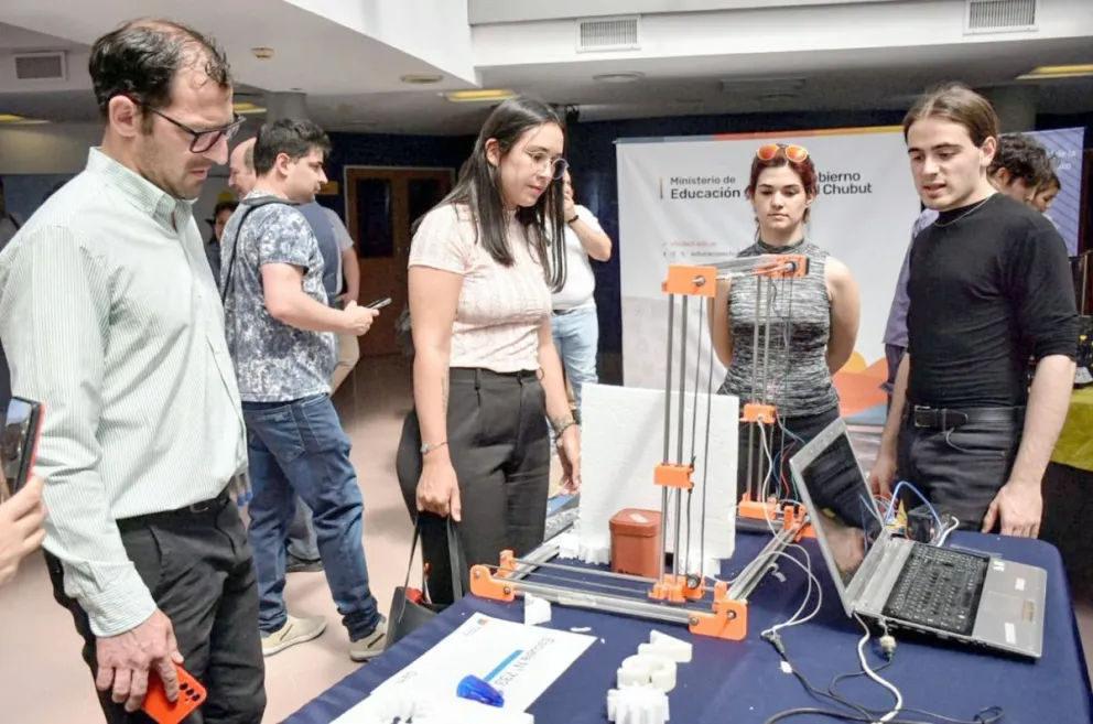 Estudiantes presentaron proyectos de tecnología 3D en el Centro Astronómico