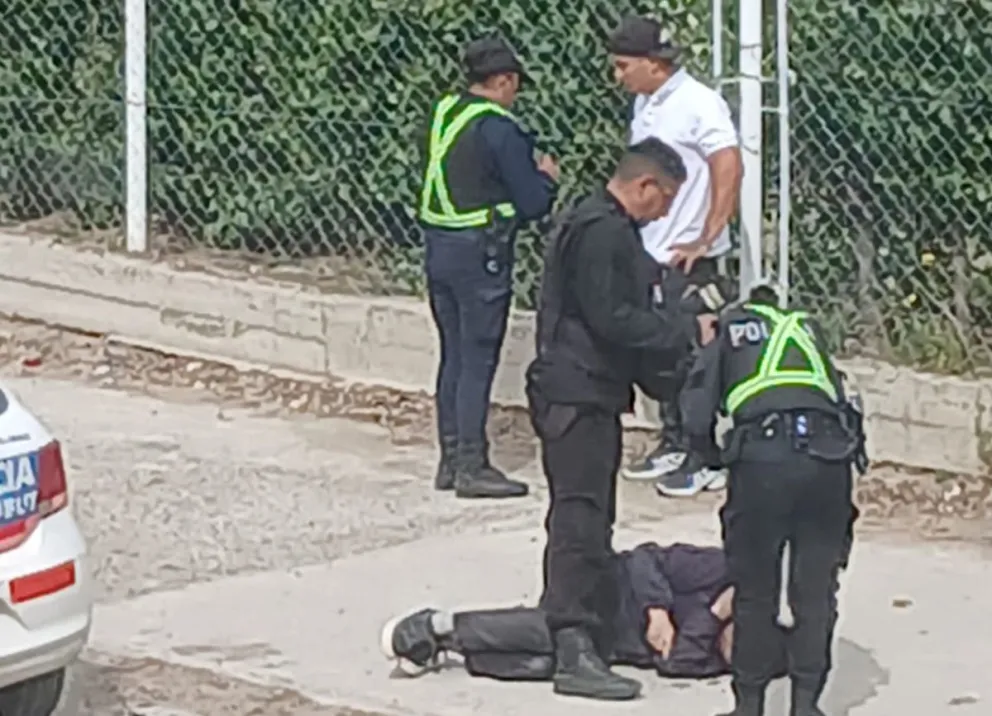 Acusó a un hombre de abusar de su hija y lo golpeó