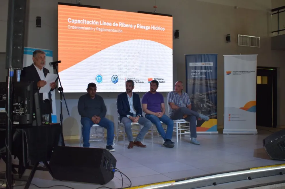 Ambiente acompañó el curso de capacitación "Línea de Ribera y Riesgo Hídrico: Ordenamiento y Reglamentación"