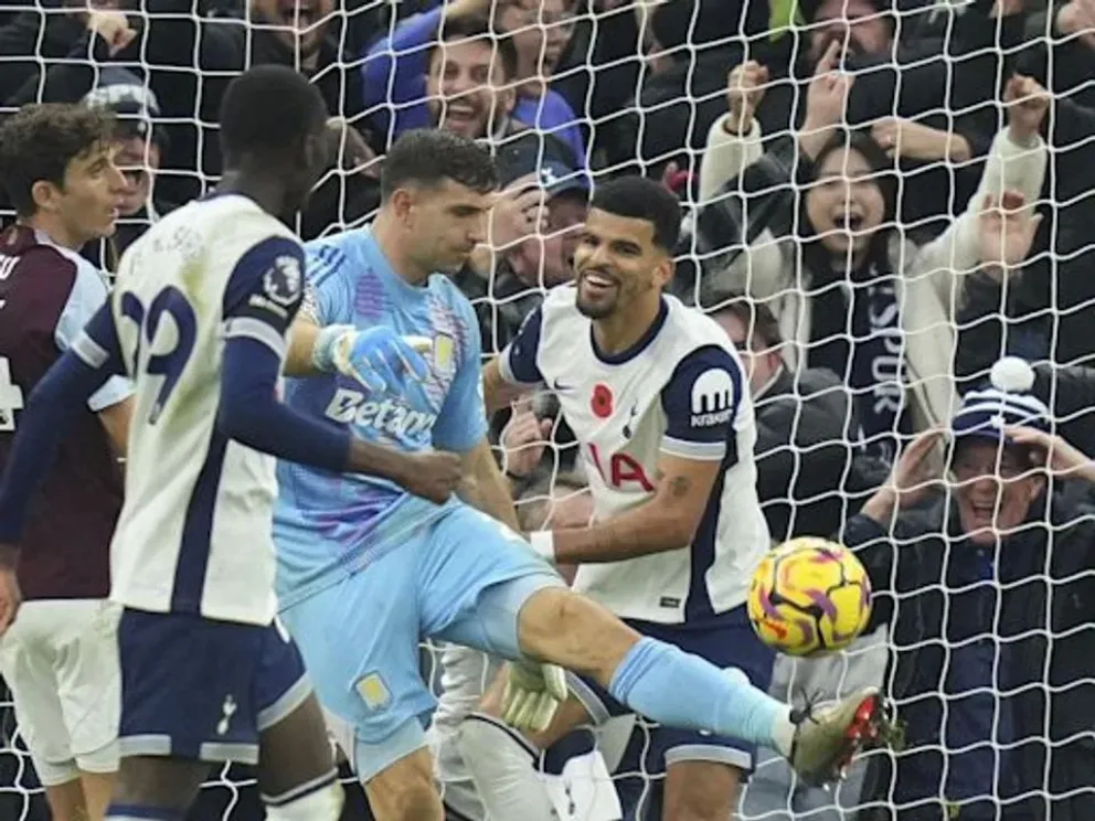 Inglaterra: El Tottenham del Cuti Romero aplastó al Aston Villa del Dibu Martínez