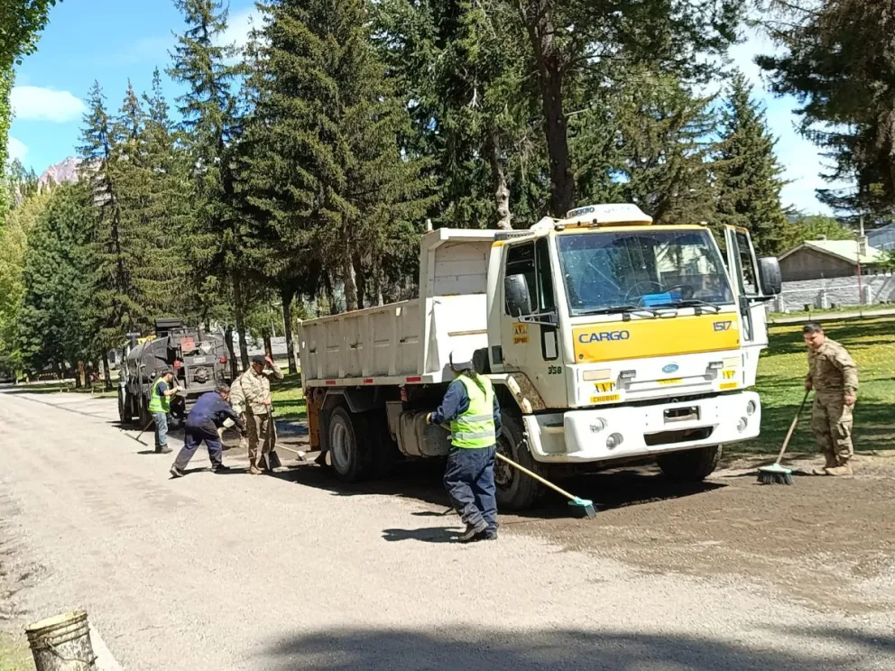 Vialidad Provincial ejecuta trabajos de bacheo en rutas de la cordillera