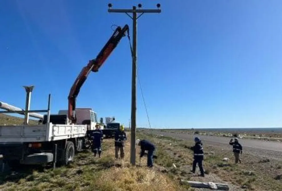 Se reparó la línea de media tensión en Puerto Deseado afectada por las fuertes ráfagas de viento