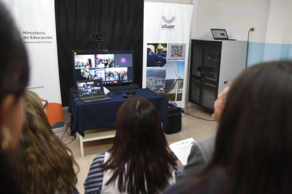 Alumnos de Los Altares estrenaron equipamiento de conectividad