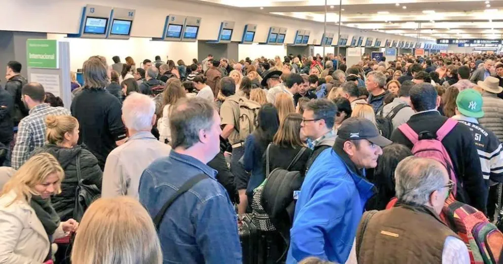 El gremio de Intercargo rechazó la “medida extorsiva” de Milei y se estaría hablando de cerrar Aerolíneas Argentinas