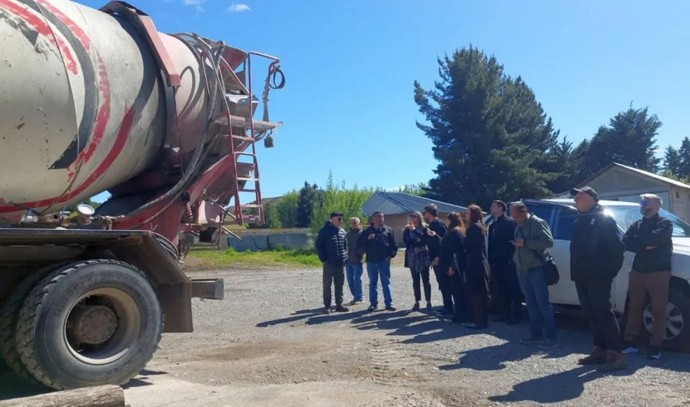 Esquel: Inspección ocular en la planta hormigonera de la empresa denunciada por defraudación   