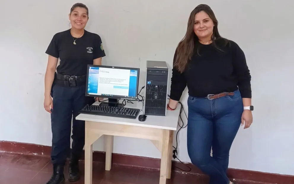 Fiscalía donó un equipo informático a la Comisaría de la Mujer