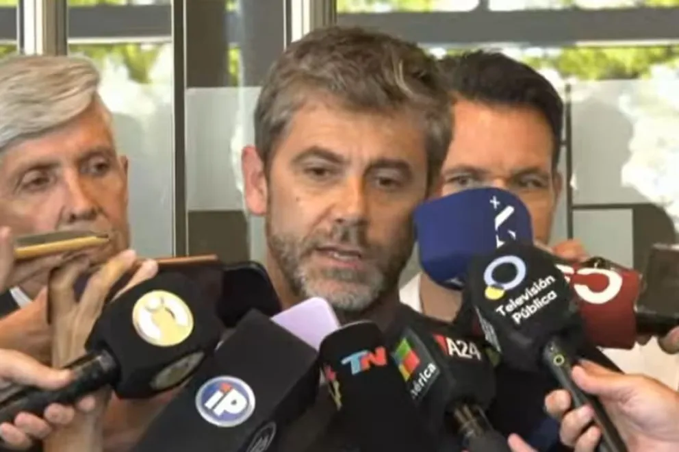 Finalizó la reunión entre Aerolíneas y los gremios, sin medidas de fuerza en el horizonte