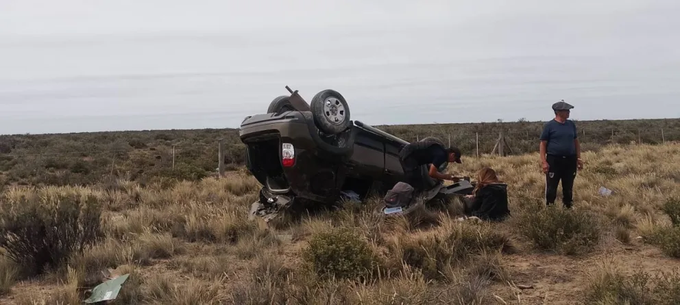 Una mujer de Comodoro con traumatismos y lastimaduras tras volcar cerca de Trelew