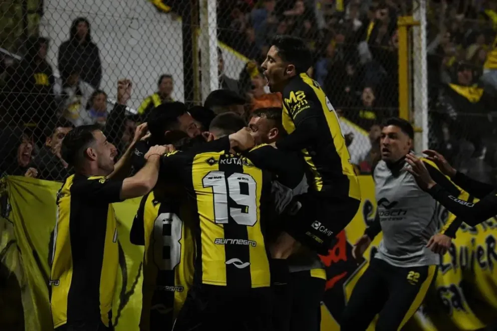 Deportivo Madryn juega ésta tarde por el segundo ascenso