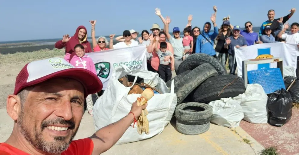 Éxito en la 12º edición de la limpieza anual de playas en Comodoro Rivadavia: 50 metros cúbicos de basura recogidos