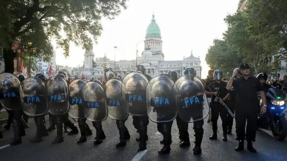 El Gobierno insiste con Ley Bases de seguridad: la experiencia de provincias que mejoraron índices con recetas propias