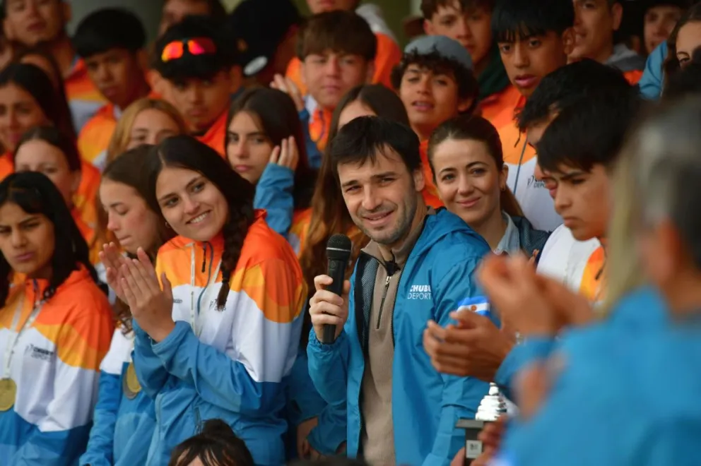 Torres recibió a más de 350 jóvenes que participaron de los Juegos Evita: “Son un orgullo para nuestra provincia”