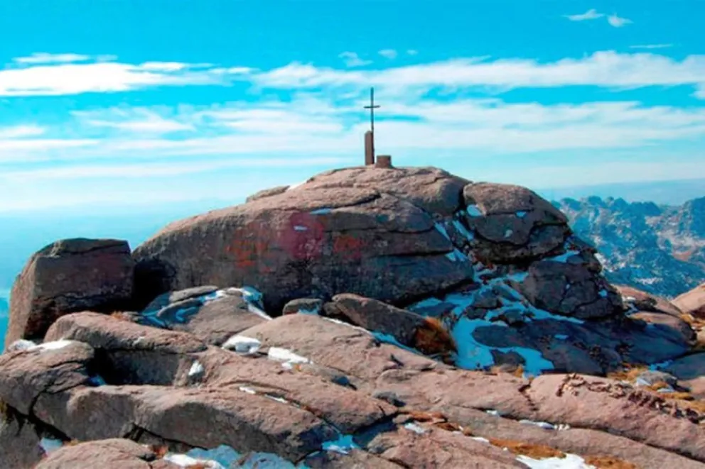 Córdoba: Murió un turista mientras hacía senderismo en el cerro Champaquí