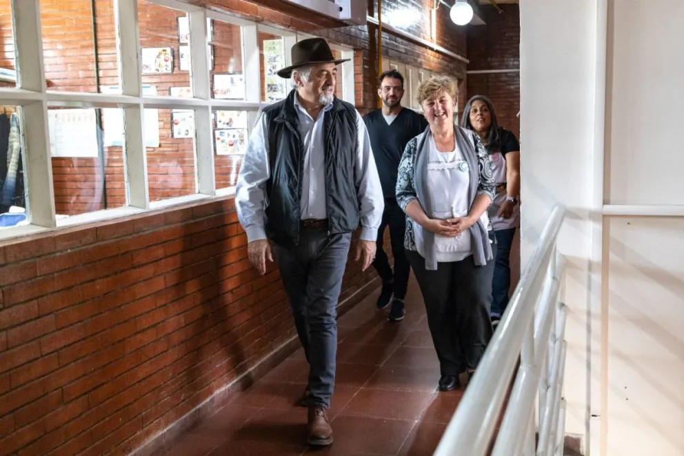 El intendente Macharashvili recorrió la Escuela 521 y se comprometió a trabajar en conjunto