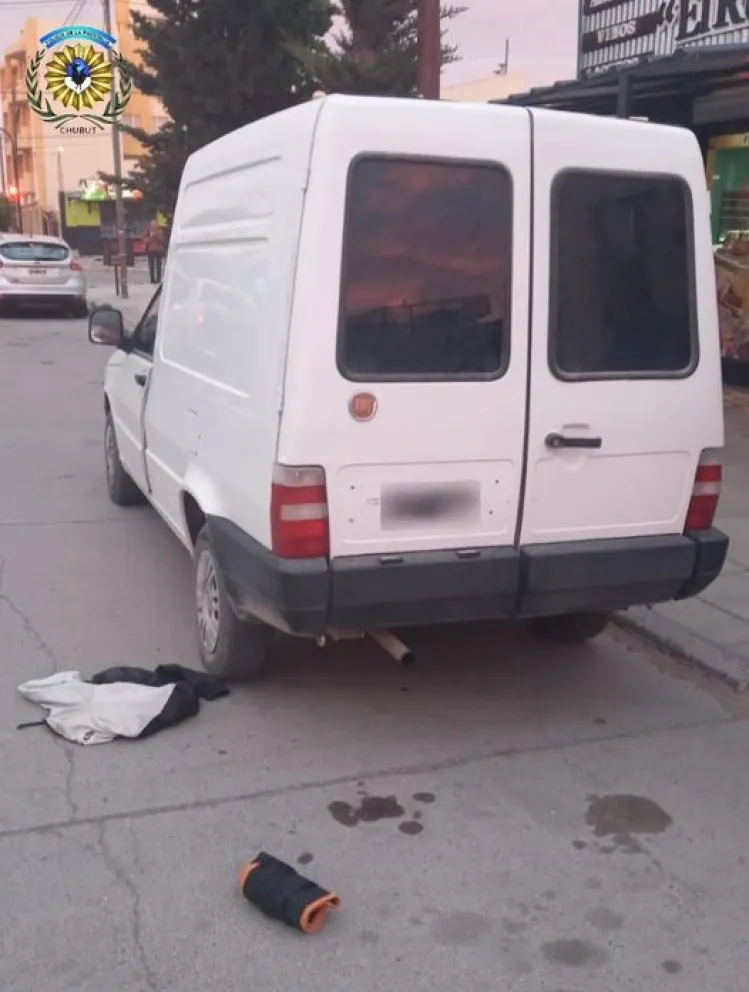 Justicieros persiguen, detienen y le dan feroz paliza a ladrón que quiso robarle a un repartidor 