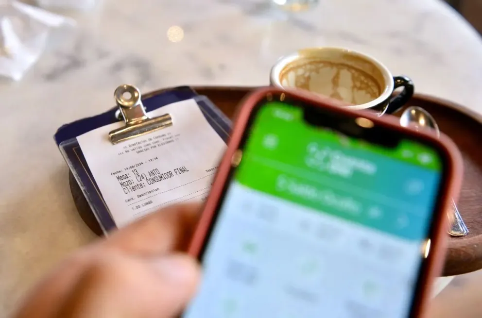Ya está disponible la "Propina Electrónica" para gastronomía, hotelería, expendio de combustibles y delivery