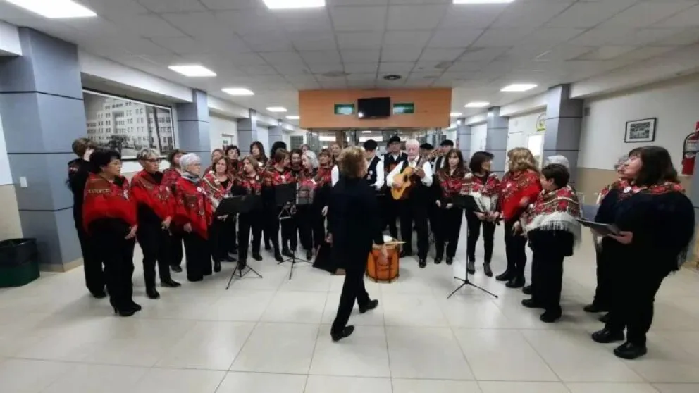 El Coro de la Fundación Española compartirá su arte en Camarones